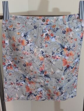 Gerry Weber| Floral Print Pencil Skirt in Gray with Orange & Blue Accents